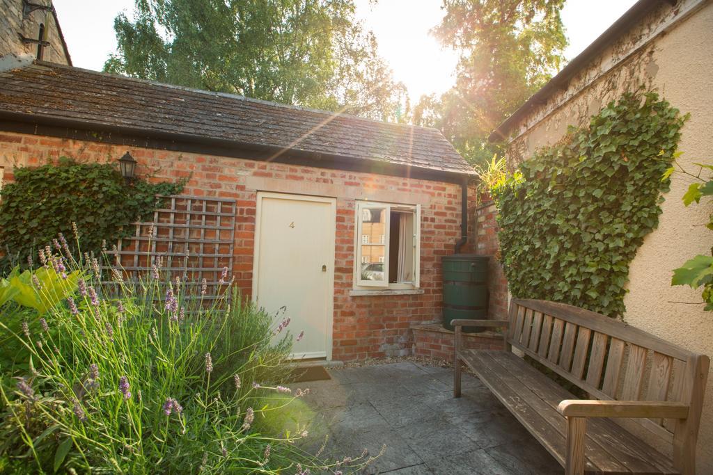 The Talbot Inn Cirencester Exterior photo